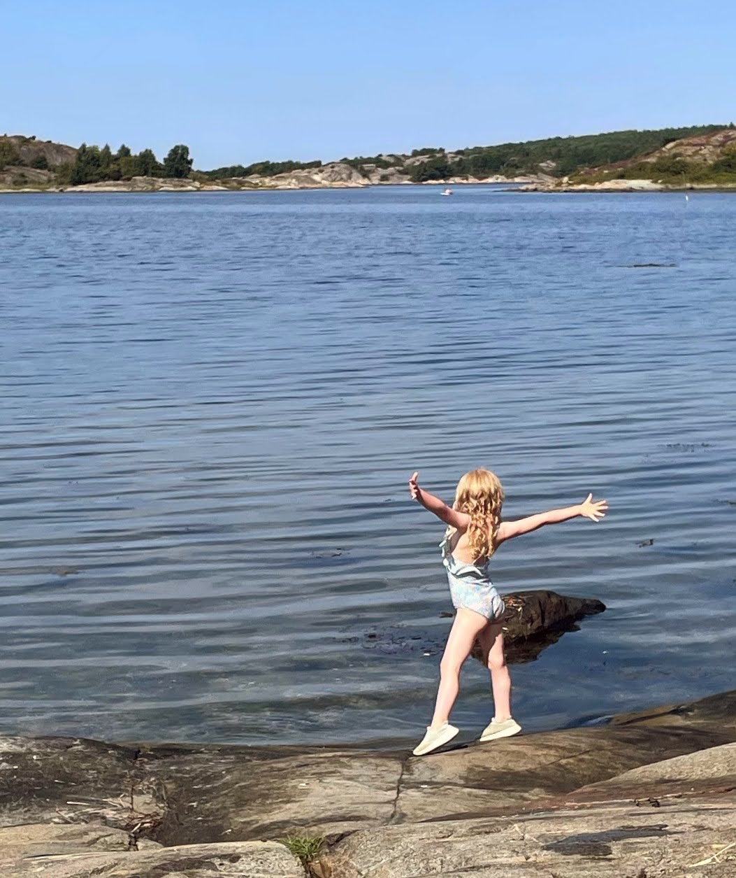 En knapp kilometer från Skintebo bjuder Billdalsbadet på härliga bad.